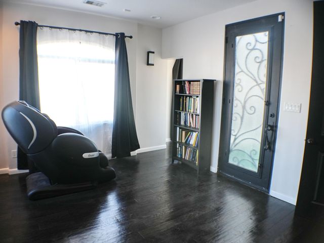 6427 POJOAQUE Drive NW, Albuquerque, NM 87120