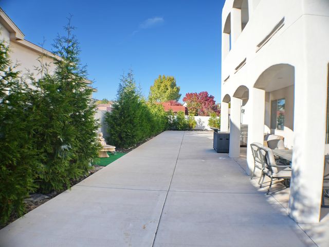 6427 POJOAQUE Drive NW, Albuquerque, NM 87120