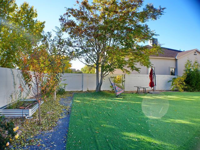 6427 POJOAQUE Drive NW, Albuquerque, NM 87120