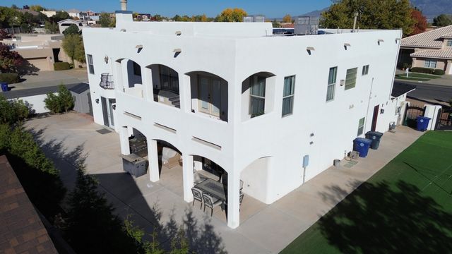 6427 POJOAQUE Drive NW, Albuquerque, NM 87120