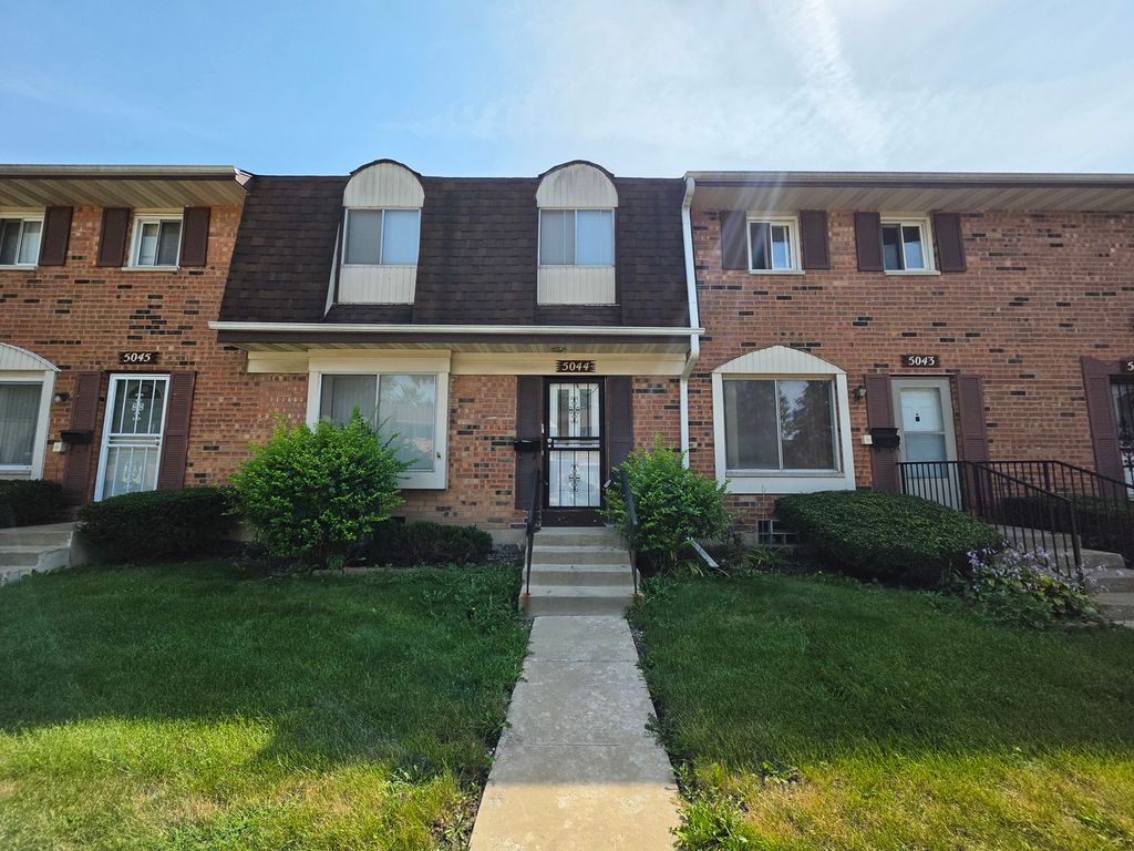 5044 Brighton Lane, Richton Park, IL 60471