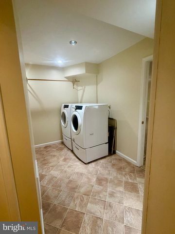 9504 S S. ROYAL CREST CT, Fredericksburg, VA 22408