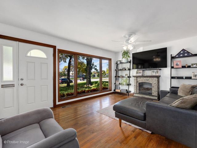 875 S York Street, Elmhurst, IL 60126