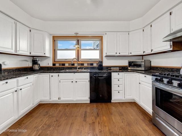 875 S York Street, Elmhurst, IL 60126