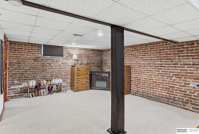 4341 Seward Street, Omaha, NE 68111