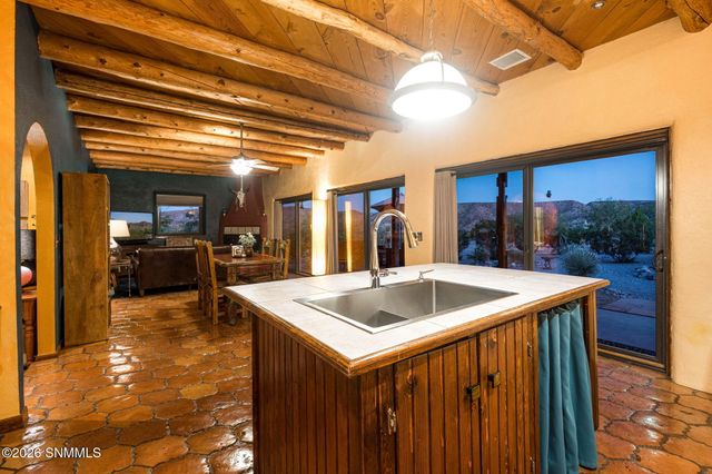 22205 N Valley Drive, Radium Springs, NM 88054