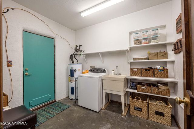 22205 N Valley Drive, Radium Springs, NM 88054