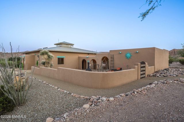 22205 N Valley Drive, Radium Springs, NM 88054