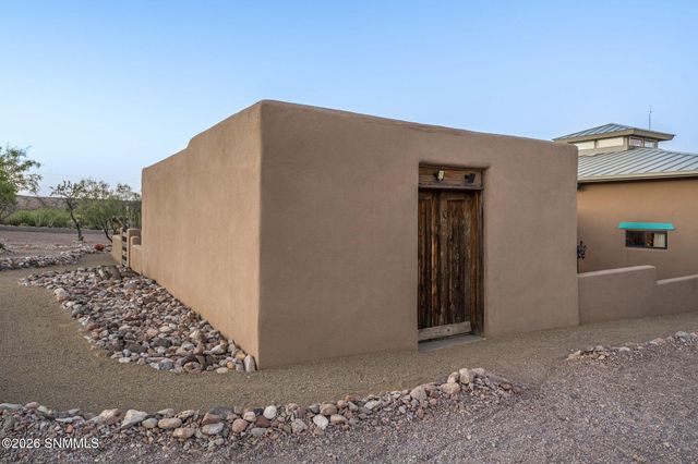 22205 N Valley Drive, Radium Springs, NM 88054