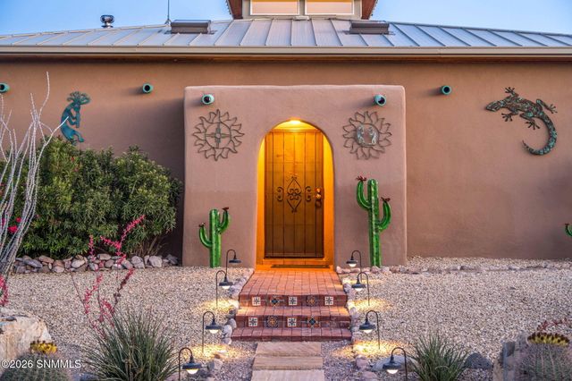 22205 N Valley Drive, Radium Springs, NM 88054