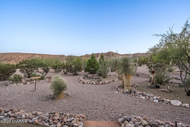 22205 N Valley Drive, Radium Springs, NM 88054