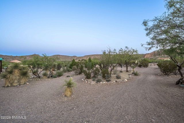 22205 N Valley Drive, Radium Springs, NM 88054
