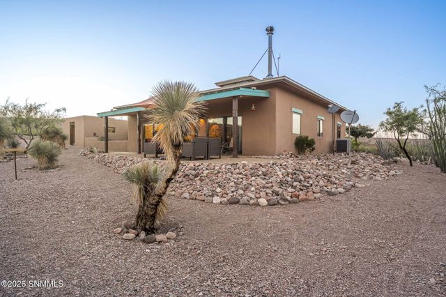 22205 N Valley Drive, Radium Springs, NM 88054
