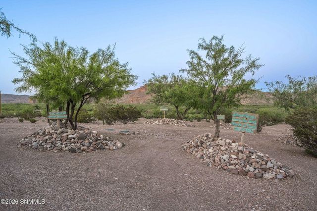 22205 N Valley Drive, Radium Springs, NM 88054