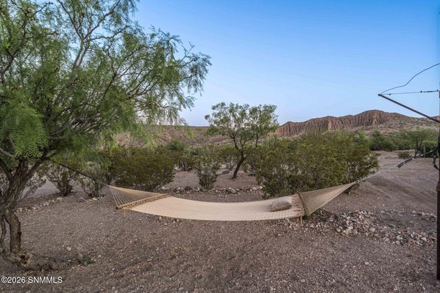22205 N Valley Drive, Radium Springs, NM 88054