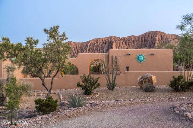22205 N Valley Drive, Radium Springs, NM 88054