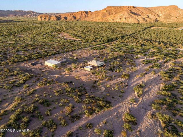 22205 N Valley Drive, Radium Springs, NM 88054
