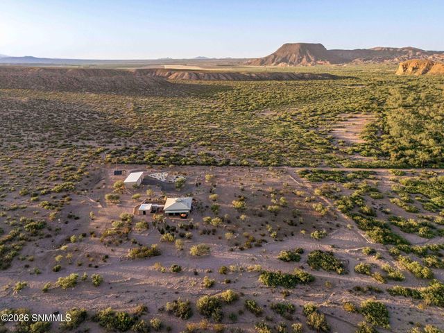 22205 N Valley Drive, Radium Springs, NM 88054