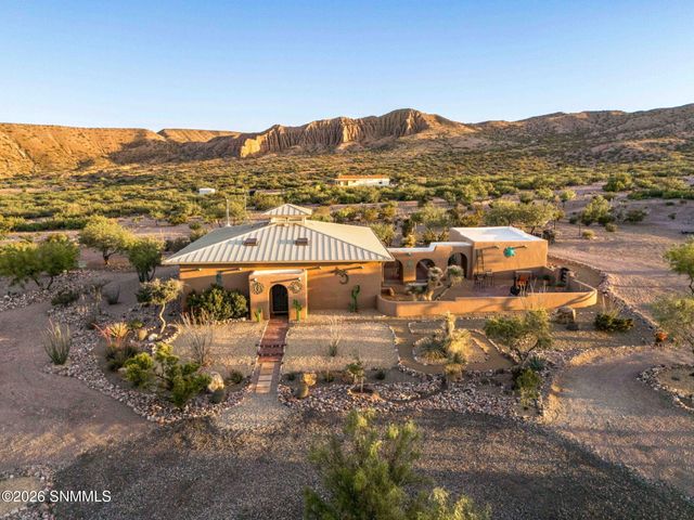 22205 N Valley Drive, Radium Springs, NM 88054