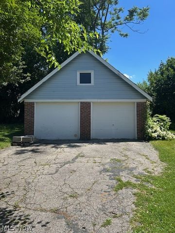 2121 10th Street, Akron, OH 44314