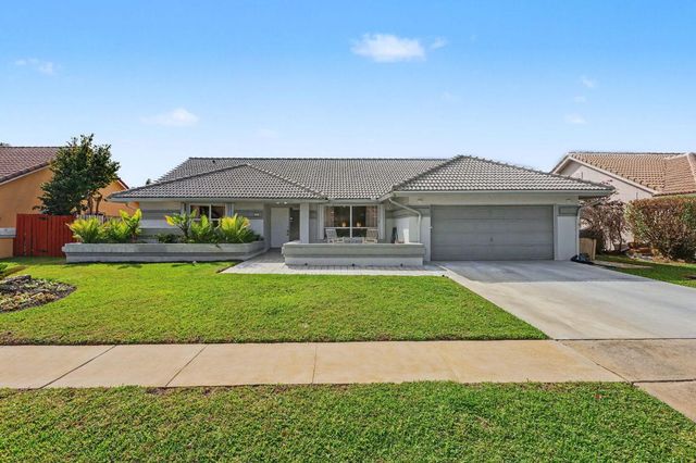 9284 Laurel Green Drive, Boynton Beach, FL 33437