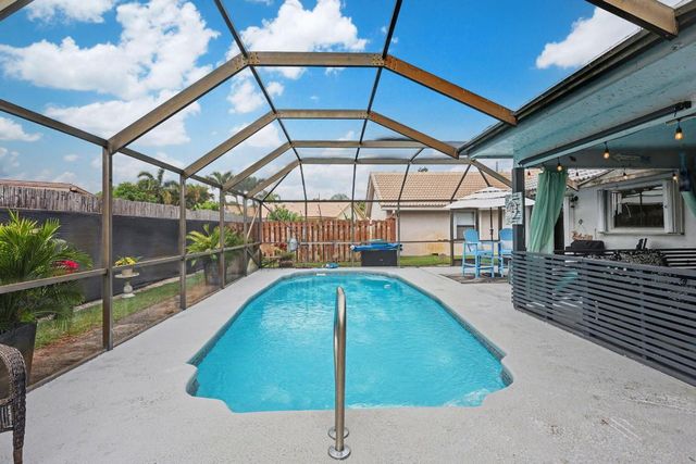 9284 Laurel Green Drive, Boynton Beach, FL 33437