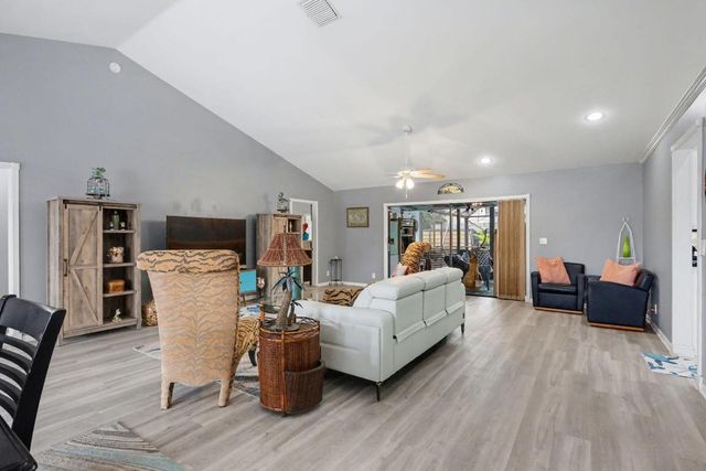 9284 Laurel Green Drive, Boynton Beach, FL 33437