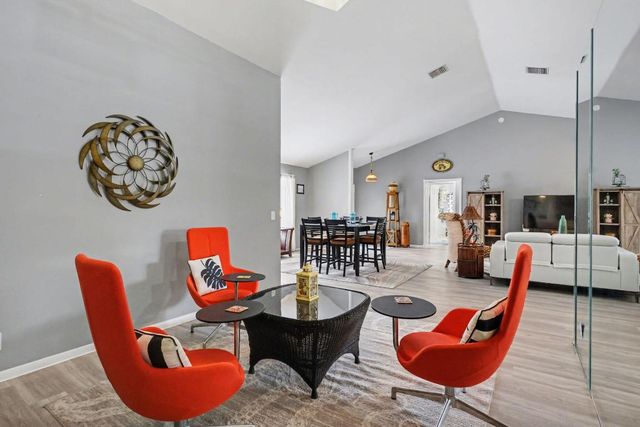 9284 Laurel Green Drive, Boynton Beach, FL 33437