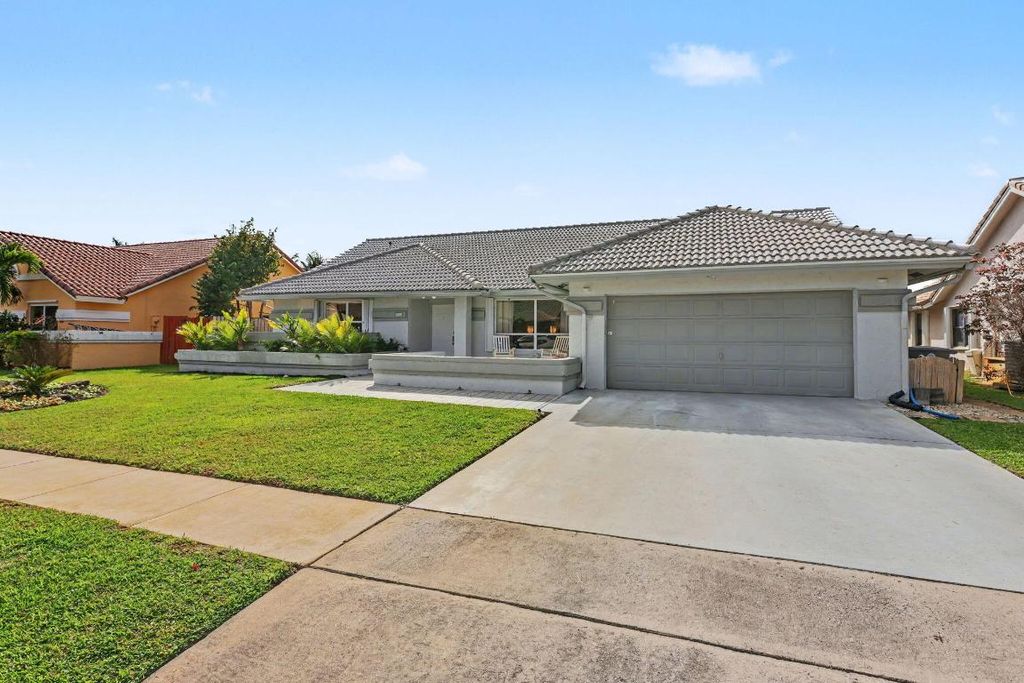 9284 Laurel Green Drive, Boynton Beach, FL 33437