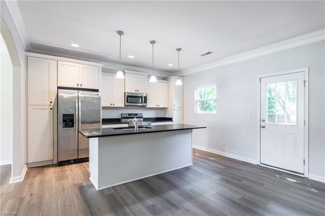429 Draper DR, Norfolk, VA 23505