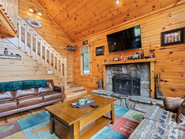91 Copper Spur Road, Maggie Valley, NC 28751