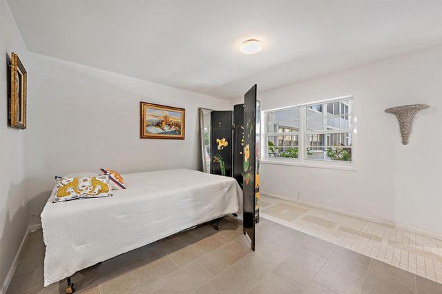 1516 S Lakeside Drive 106, Lake Worth Beach, FL 33460