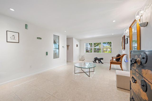 1516 S Lakeside Drive 106, Lake Worth Beach, FL 33460
