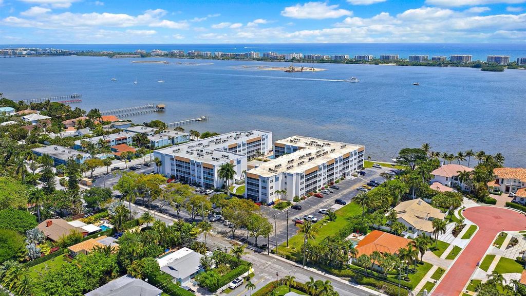 1516 S Lakeside Drive 106, Lake Worth Beach, FL 33460