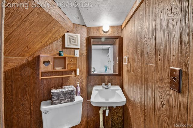1834 15th, Wyandotte, MI 48192