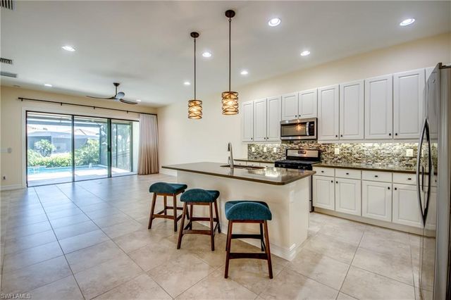 8260 Venetian Pointe DR, Fort Myers, FL 33908