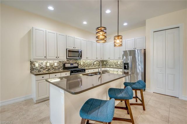 8260 Venetian Pointe DR, Fort Myers, FL 33908