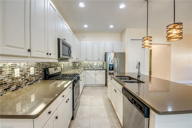 8260 Venetian Pointe DR, Fort Myers, FL 33908