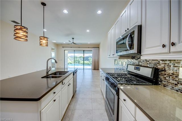 8260 Venetian Pointe DR, Fort Myers, FL 33908