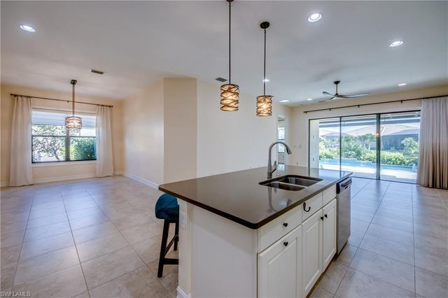 8260 Venetian Pointe DR, Fort Myers, FL 33908