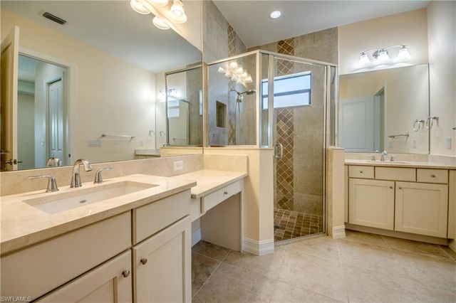 8260 Venetian Pointe DR, Fort Myers, FL 33908