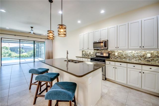 8260 Venetian Pointe DR, Fort Myers, FL 33908
