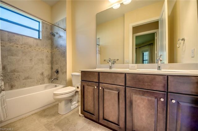 8260 Venetian Pointe DR, Fort Myers, FL 33908