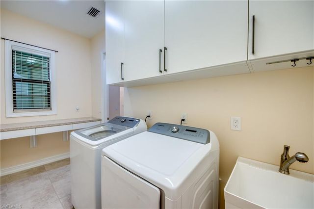 8260 Venetian Pointe DR, Fort Myers, FL 33908