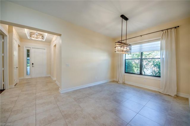 8260 Venetian Pointe DR, Fort Myers, FL 33908