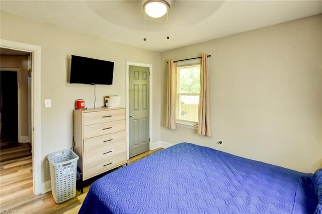 2 Clover ST, Hampton, VA 23669