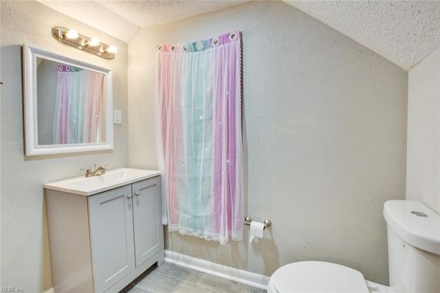 2 Clover ST, Hampton, VA 23669