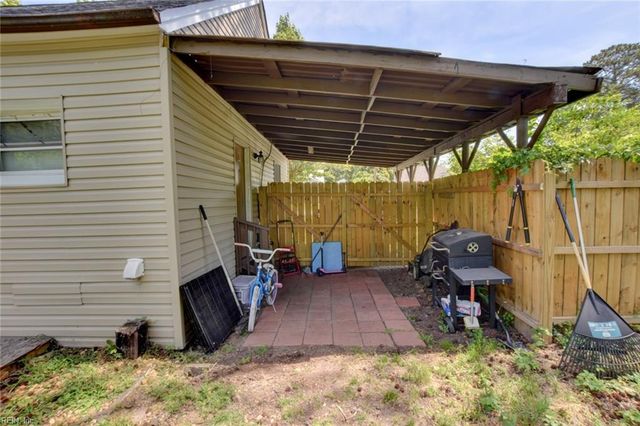 2 Clover ST, Hampton, VA 23669