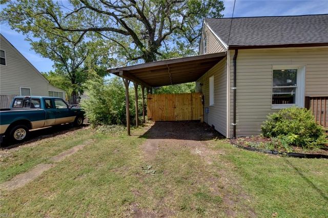 2 Clover ST, Hampton, VA 23669