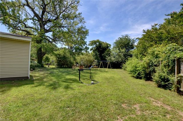 2 Clover ST, Hampton, VA 23669